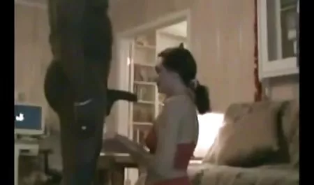 Olgun anne ve genç çocuk konulu sesk