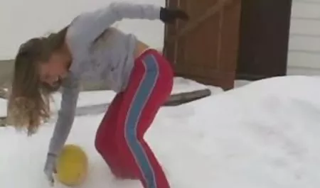 Dövmeli Kız uzun konulu seks onu Kedi oynuyor