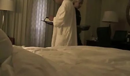 Kazanan Sunny Lane kapalı arabada halka açık bir yerde lezbiyen sex konulu pislik! Vay be!