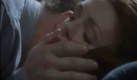 Sıcak sarışın Kenzi Yeşil arkadan sert konulu sexfilmi delinmiş