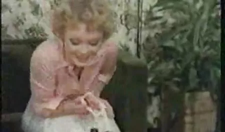 Bikini abanoz beyaz horoz asılarak konulu sex erotik