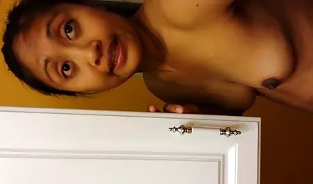 Sarışın genç çekici kalın sulu mature konulu sex hortum üzerinde atlamak için seviyor