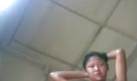 Ormanda konulu seksizle küçük Kendall sikilir