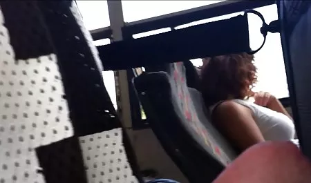 İki lezbiyen seks konulu güzel kızlar ile üçlü