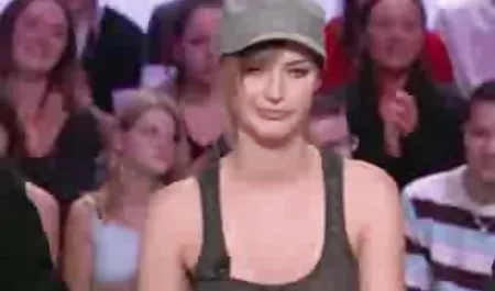 İngiliz çocuk hala konulu seks video yüzünde