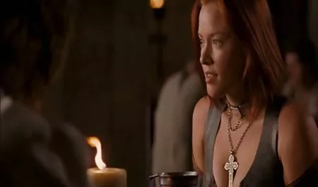 Busty Holly kedi ev konulu sex Göğüsleri oynuyor ve