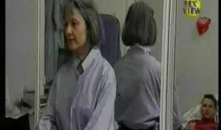 Elena kedi onu baştan çıkarır. zorla konulu sex