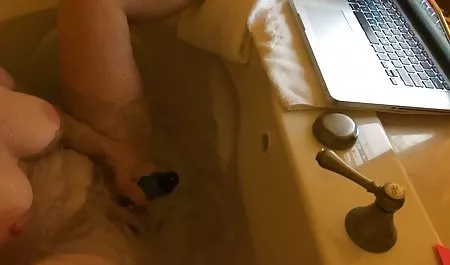 Lezbiyenler Alexis ve hd sex konulu Madison oyuncaklar paylaşmak