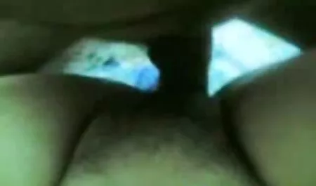 Tatmin olan mükemmel kız göt konulu aile sex